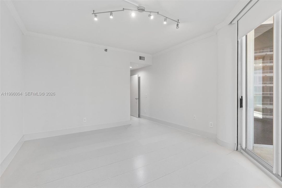 Activo con contrato: $1,345,000 (3 camas, 3 baños, 2640 Pies cuadrados)