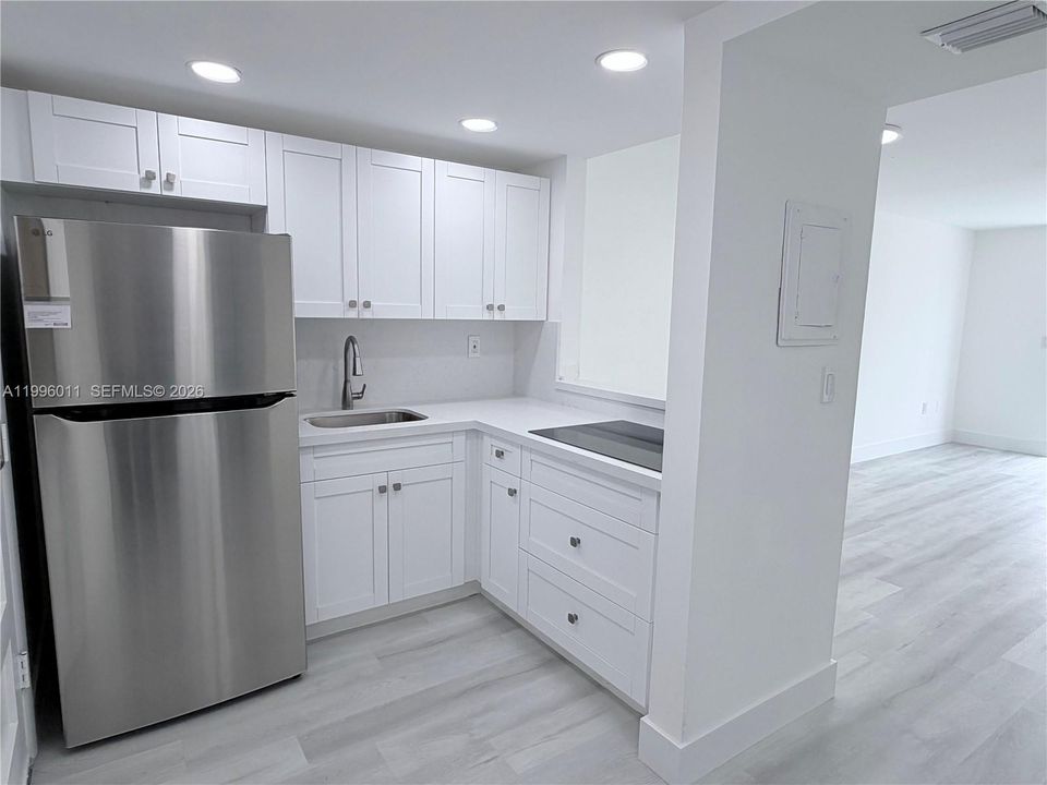 For Sale: $172,180 (1 beds, 1 baths, 768 Square Feet)