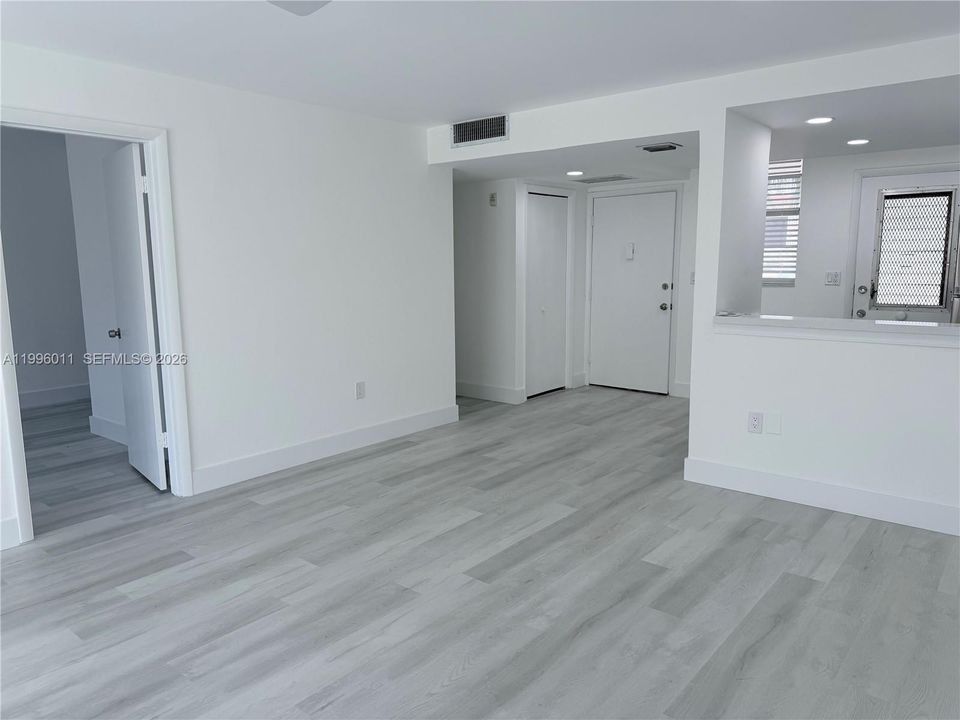 For Sale: $172,180 (1 beds, 1 baths, 768 Square Feet)