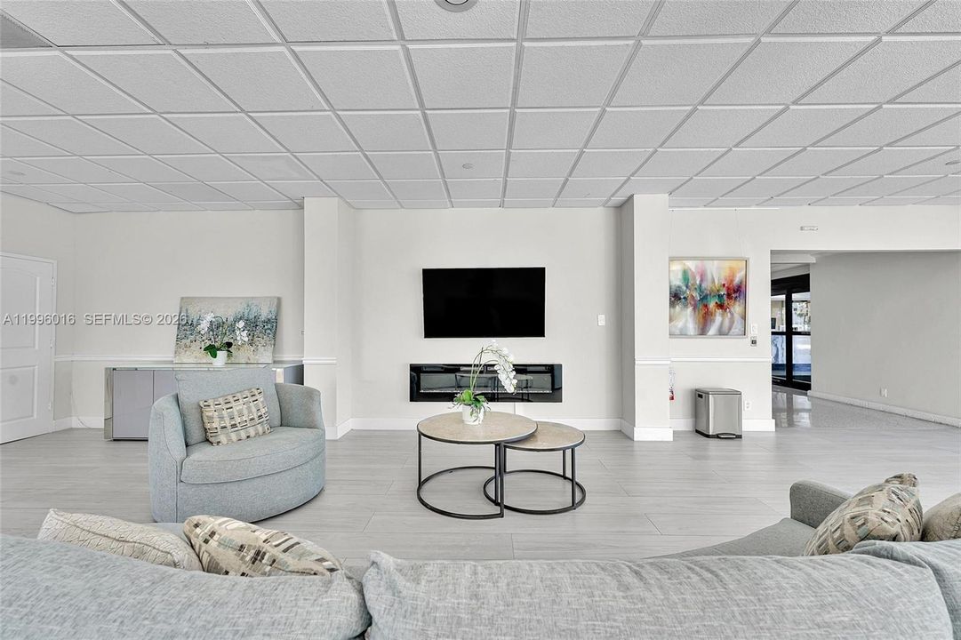 В аренду: $2,200 (1 спален, 1 ванн, 890 Квадратных фут)