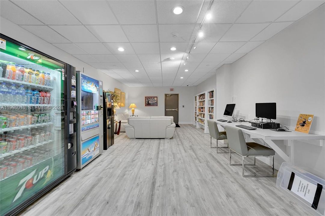 В аренду: $2,200 (1 спален, 1 ванн, 890 Квадратных фут)