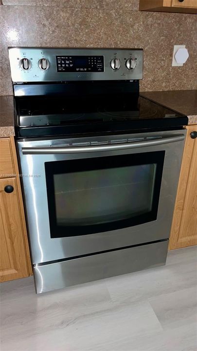 В аренду: $2,200 (1 спален, 1 ванн, 890 Квадратных фут)