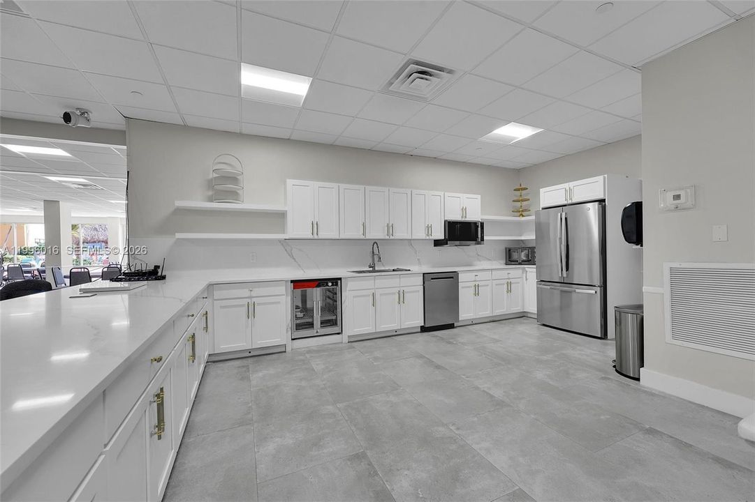 В аренду: $2,200 (1 спален, 1 ванн, 890 Квадратных фут)