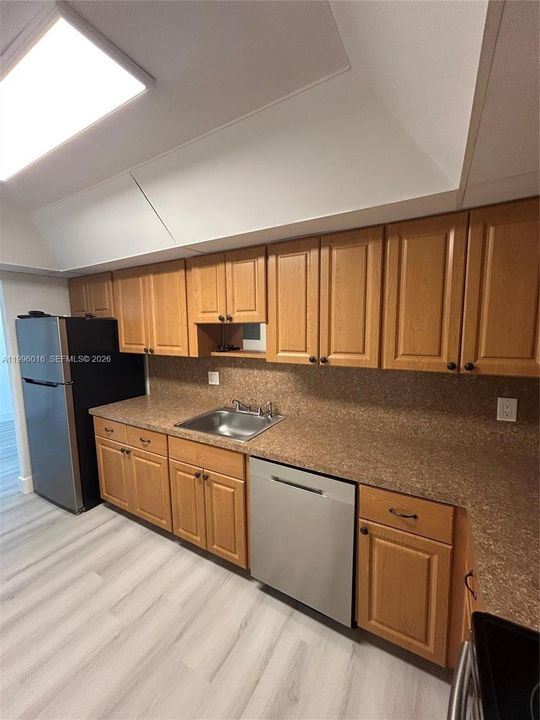 В аренду: $2,200 (1 спален, 1 ванн, 890 Квадратных фут)