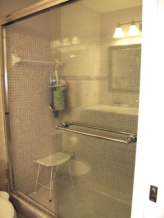 Full guest bathroom (2)