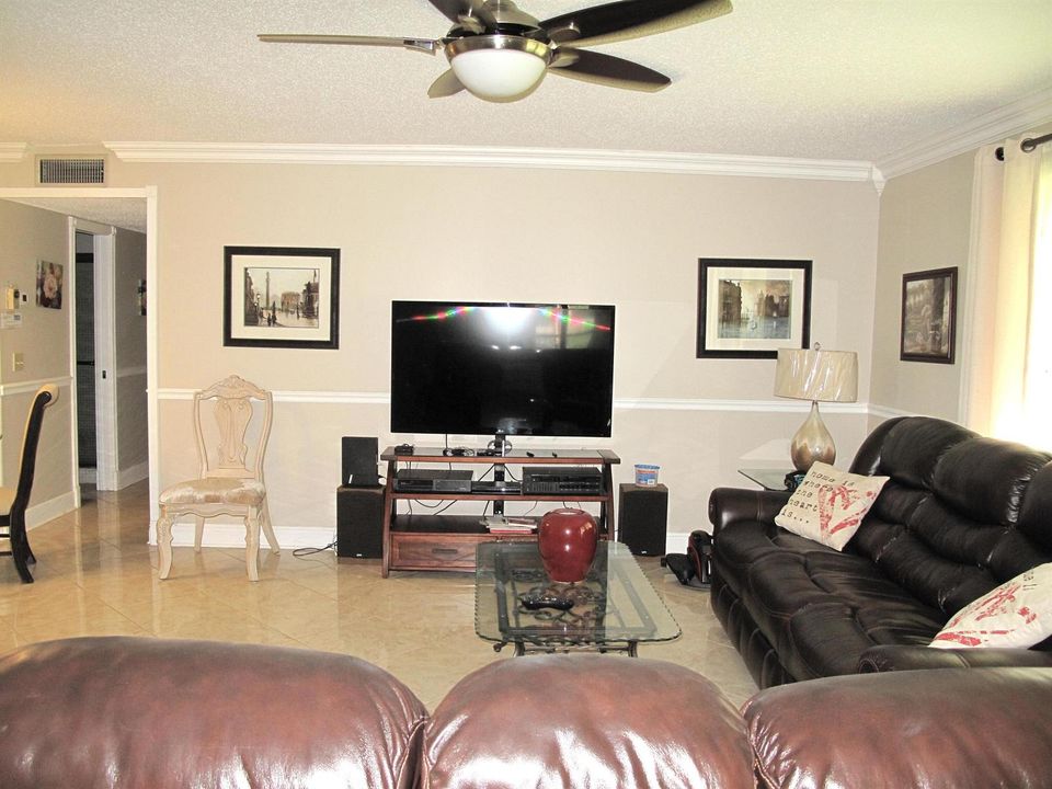 Living room view (1)