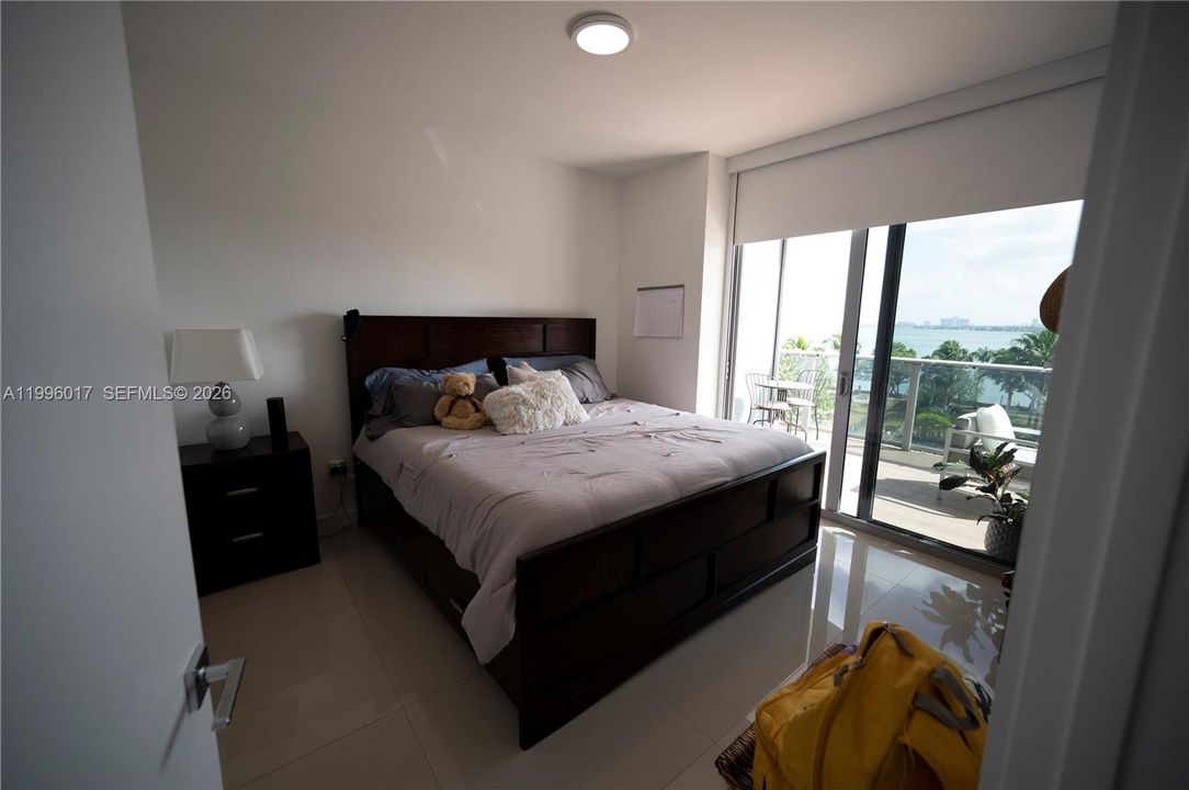 For Rent: $3,800 (1 beds, 1 baths, 706 Square Feet)