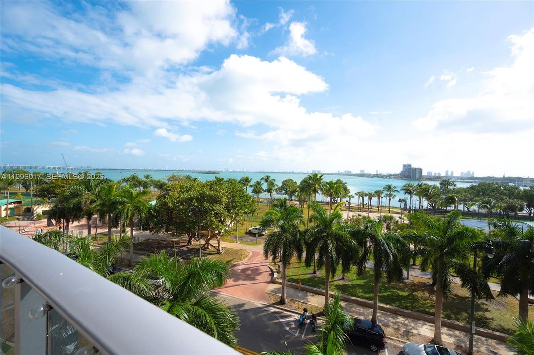 For Rent: $3,800 (1 beds, 1 baths, 706 Square Feet)