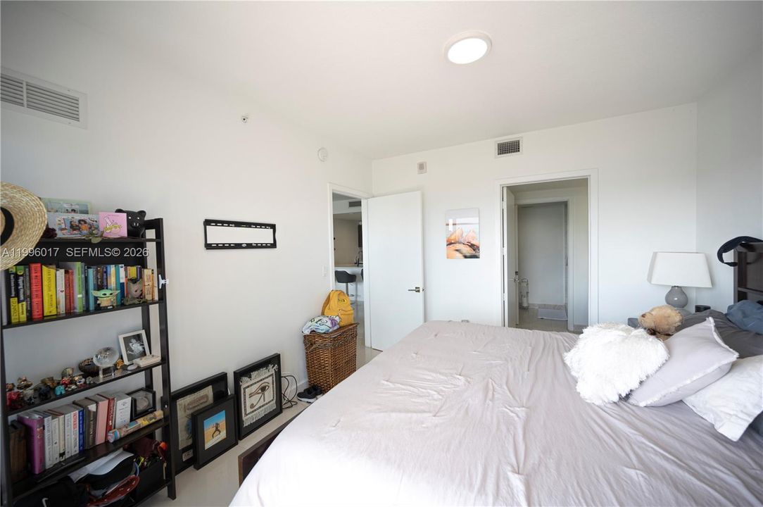 For Rent: $3,800 (1 beds, 1 baths, 706 Square Feet)