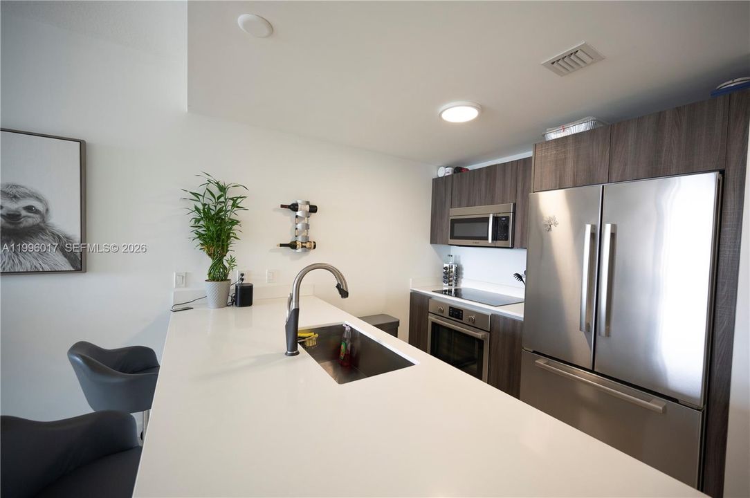 For Rent: $3,800 (1 beds, 1 baths, 706 Square Feet)