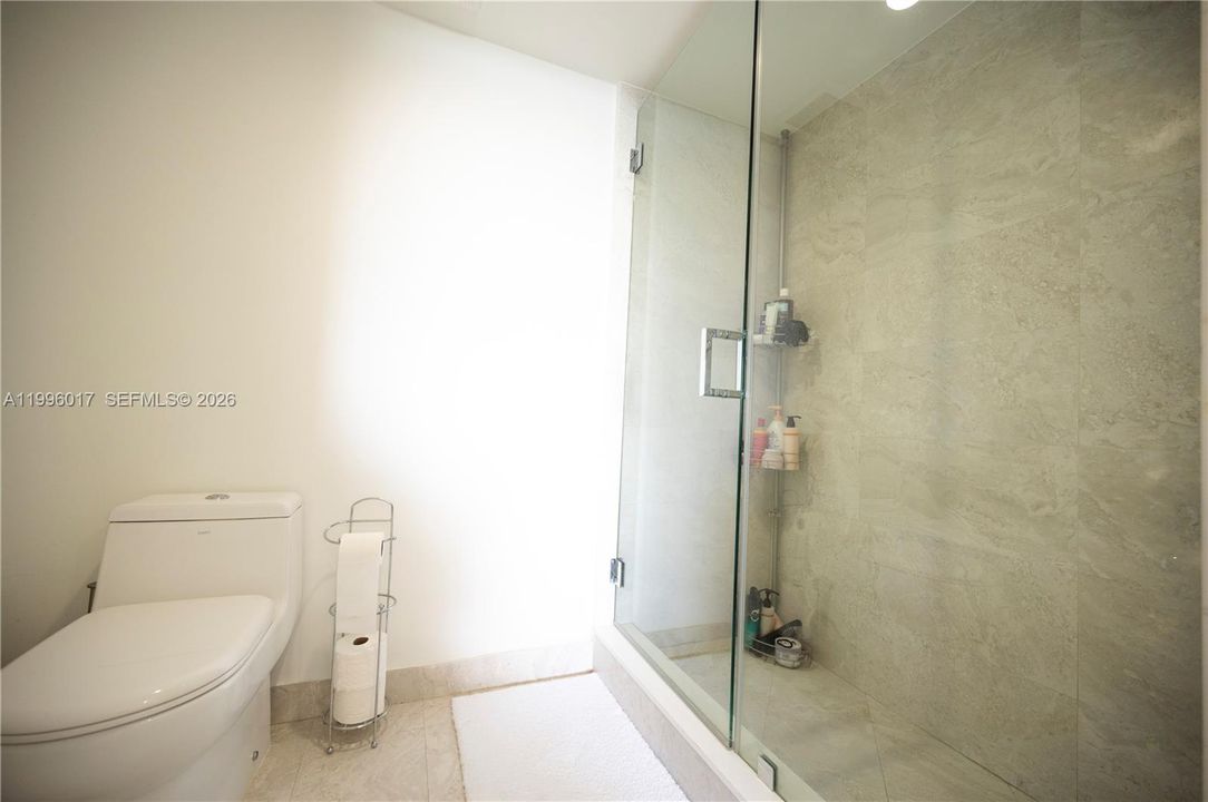 For Rent: $3,800 (1 beds, 1 baths, 706 Square Feet)