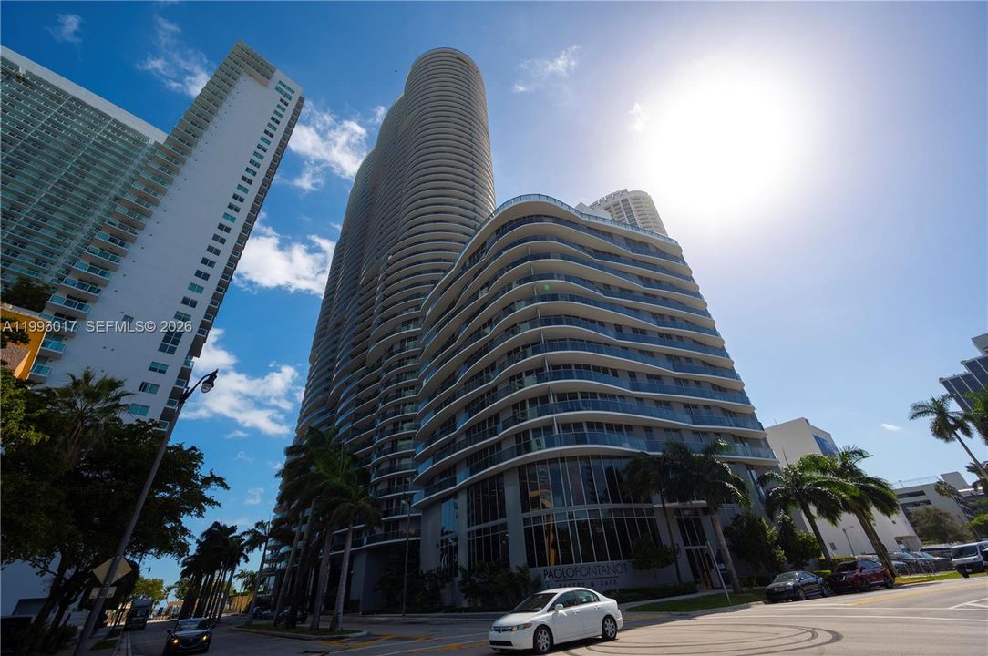 For Rent: $3,800 (1 beds, 1 baths, 706 Square Feet)