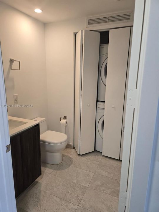 For Rent: $3,800 (1 beds, 1 baths, 706 Square Feet)
