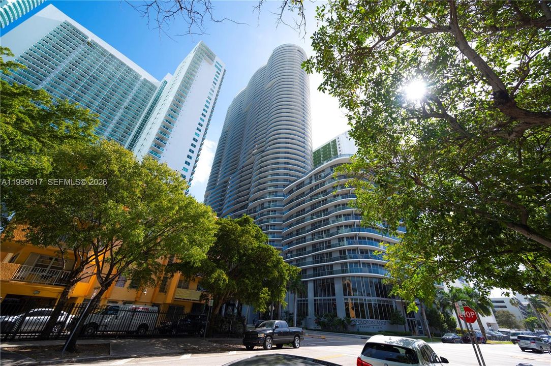 For Rent: $3,800 (1 beds, 1 baths, 706 Square Feet)