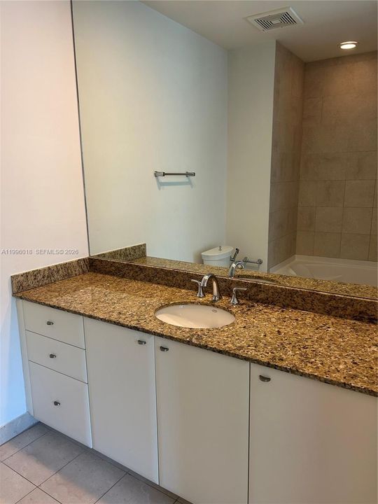 Activo con contrato: $2,750 (2 camas, 2 baños, 1000 Pies cuadrados)