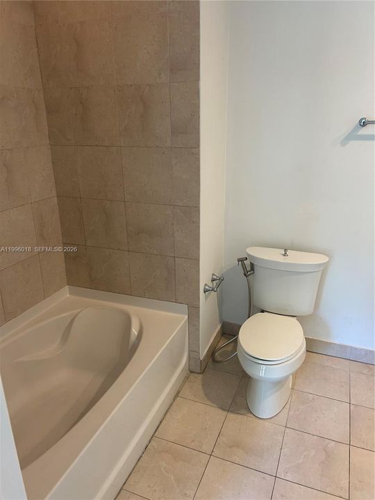 Activo con contrato: $2,750 (2 camas, 2 baños, 1000 Pies cuadrados)