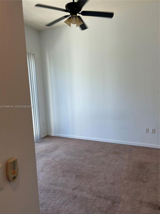 Activo con contrato: $2,750 (2 camas, 2 baños, 1000 Pies cuadrados)