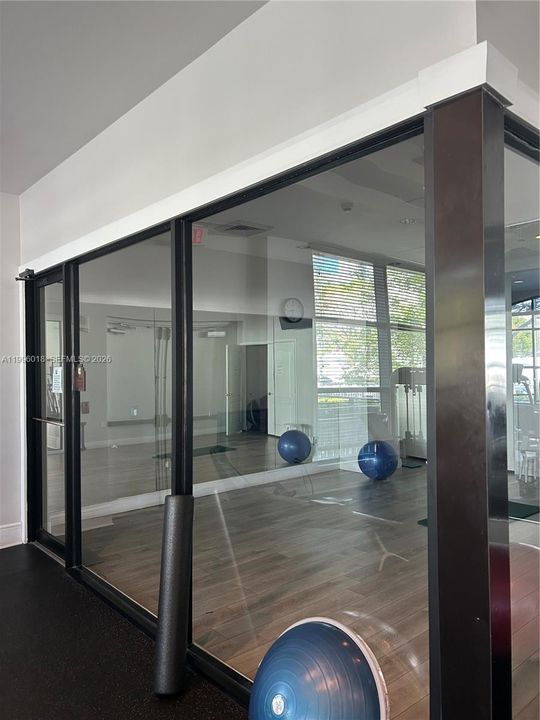 Activo con contrato: $2,750 (2 camas, 2 baños, 1000 Pies cuadrados)