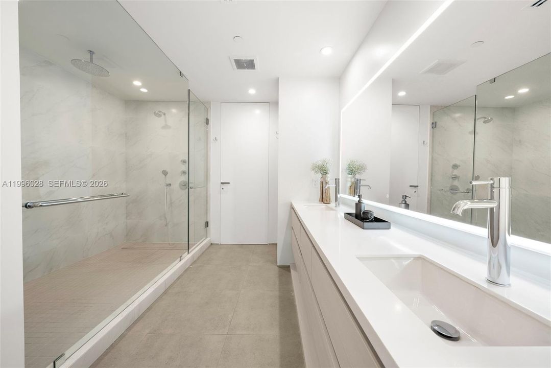 На продажу: $22,000,000 (5 спален, 4 ванн, 2508 Квадратных фут)