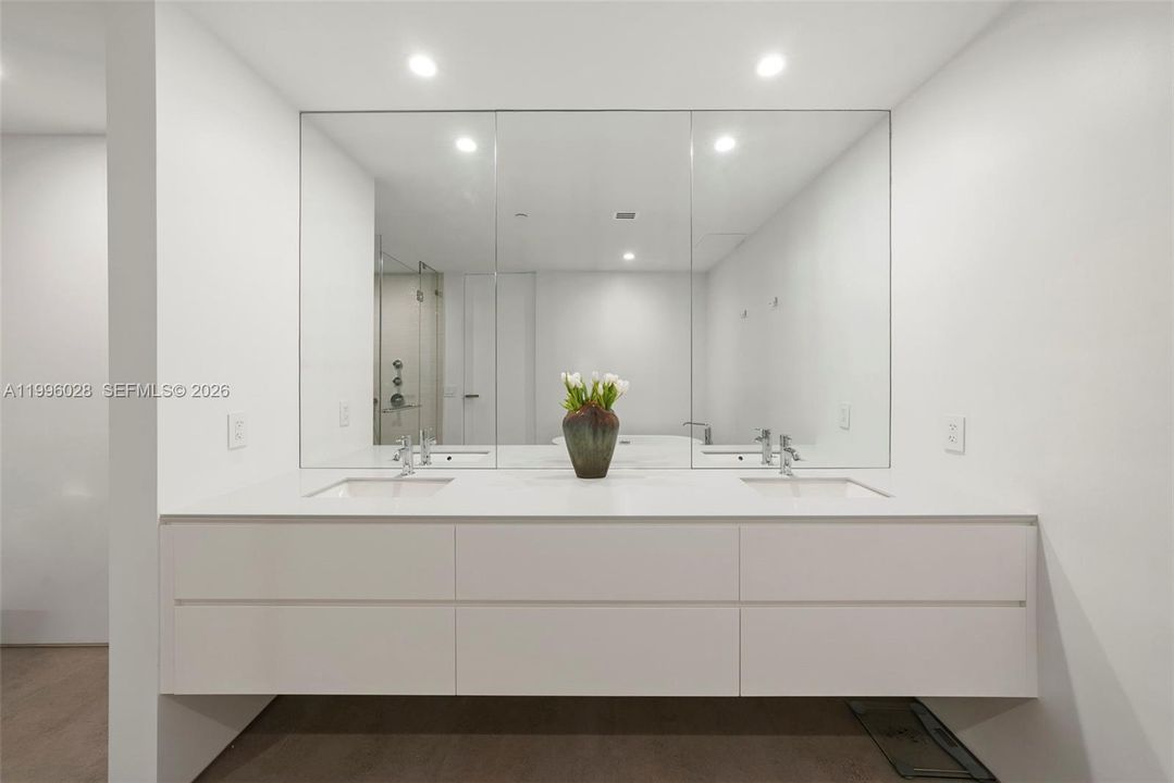 На продажу: $22,000,000 (5 спален, 4 ванн, 2508 Квадратных фут)