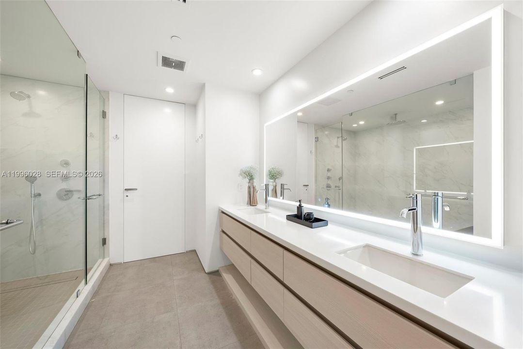 На продажу: $22,000,000 (5 спален, 4 ванн, 2508 Квадратных фут)