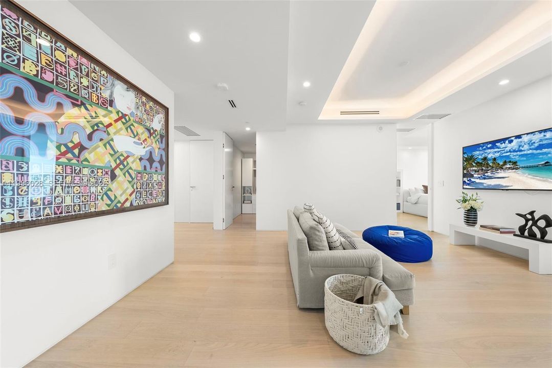 На продажу: $22,000,000 (5 спален, 4 ванн, 2508 Квадратных фут)