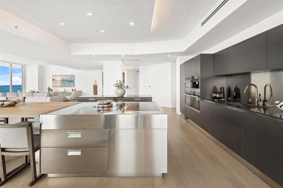 На продажу: $22,000,000 (5 спален, 4 ванн, 2508 Квадратных фут)