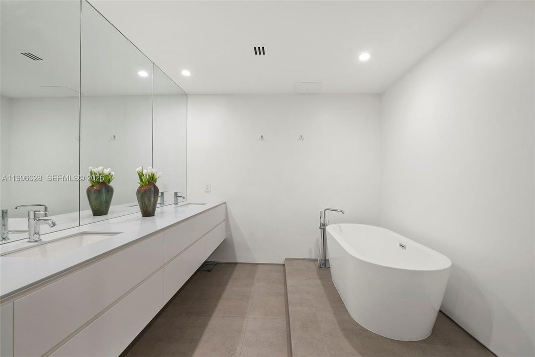 На продажу: $22,000,000 (5 спален, 4 ванн, 2508 Квадратных фут)