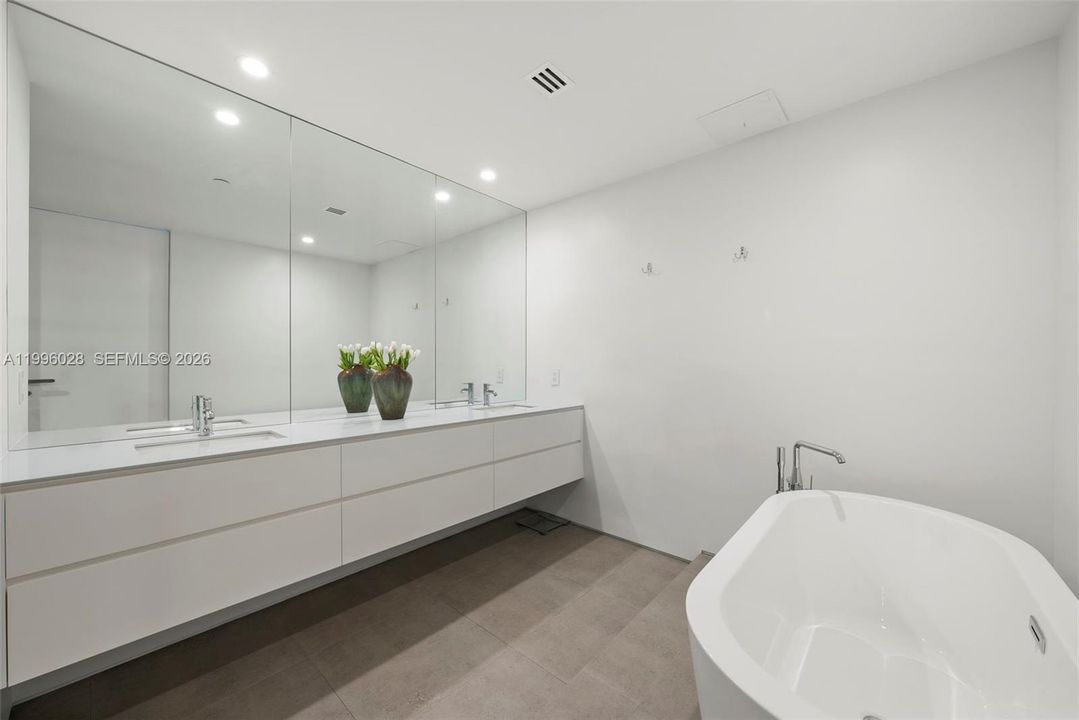 На продажу: $22,000,000 (5 спален, 4 ванн, 2508 Квадратных фут)