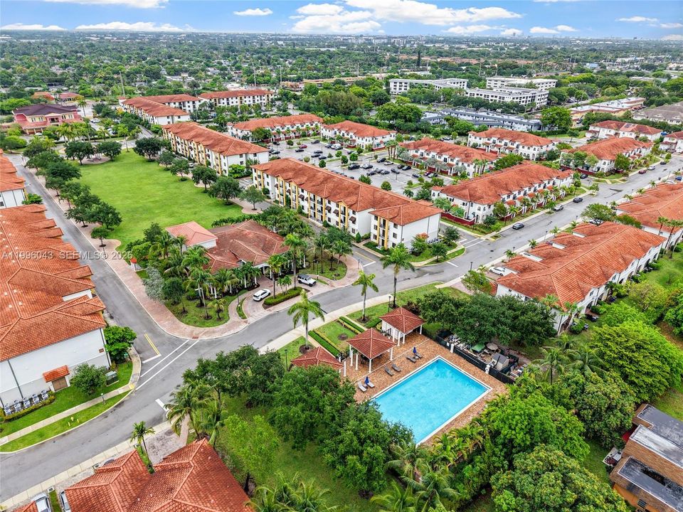 На продажу: $314,900 (2 спален, 2 ванн, 1104 Квадратных фут)