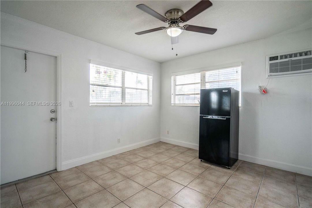 Active With Contract: $1,150 (0 beds, 1 baths, 248 Square Feet)