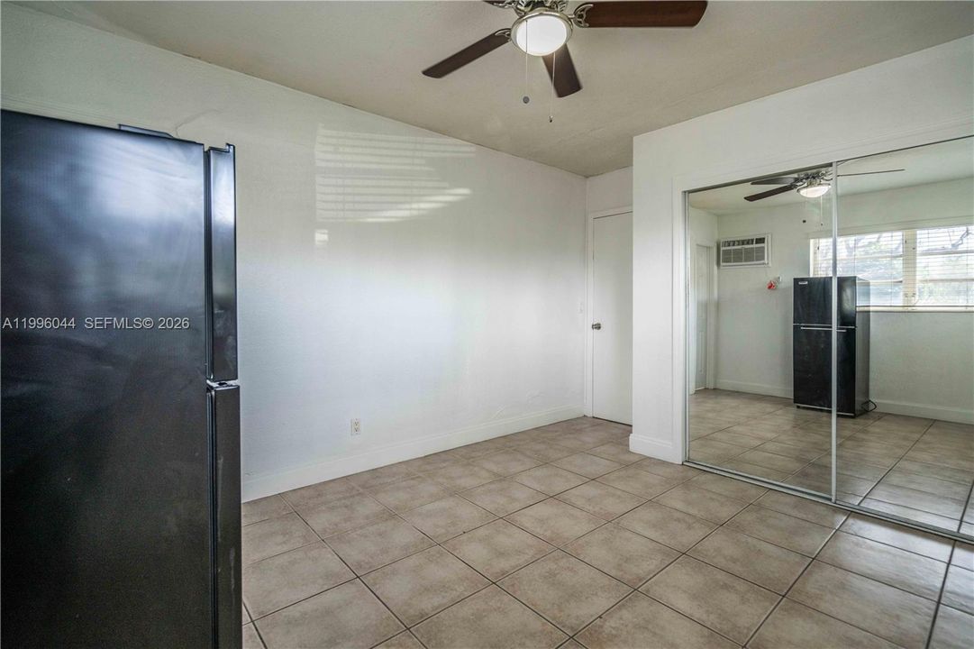 Active With Contract: $1,150 (0 beds, 1 baths, 248 Square Feet)