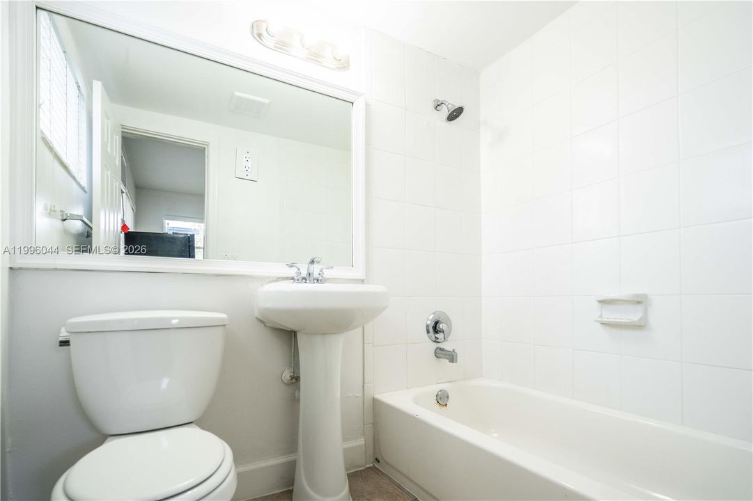 Active With Contract: $1,150 (0 beds, 1 baths, 248 Square Feet)