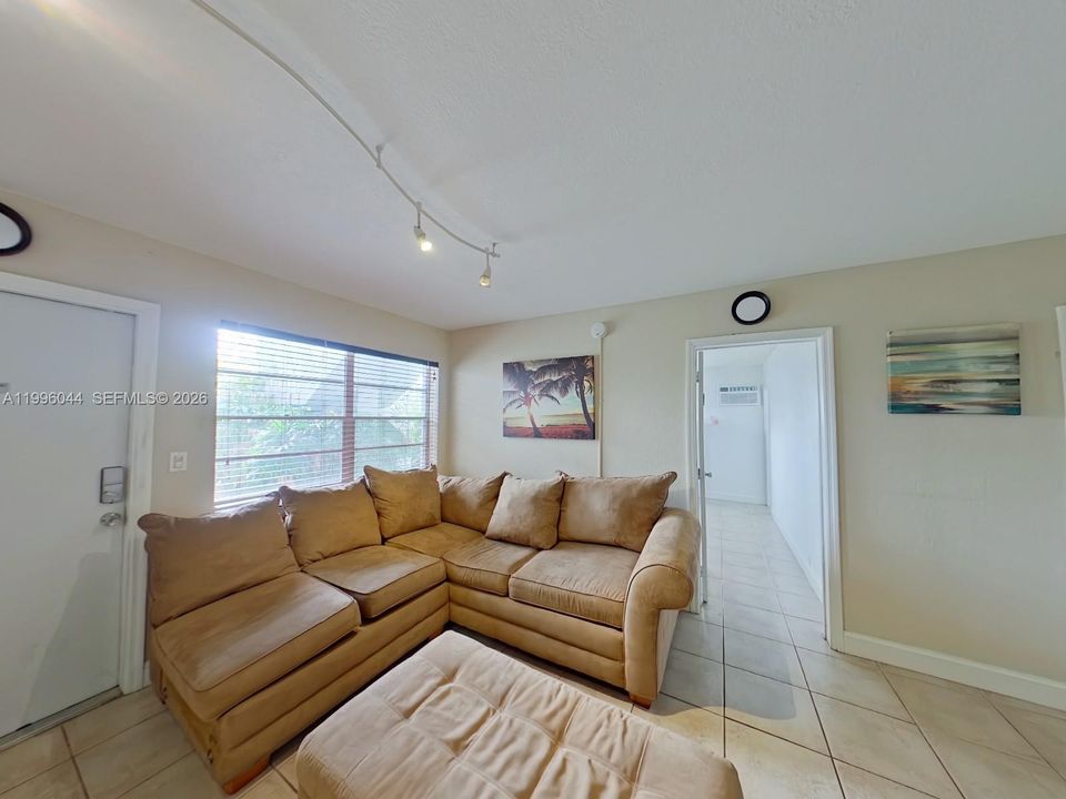 Active With Contract: $1,150 (0 beds, 1 baths, 248 Square Feet)