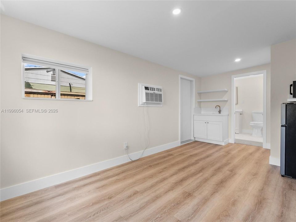 For Rent: $1,500 (1 beds, 1 baths, 1903 Square Feet)