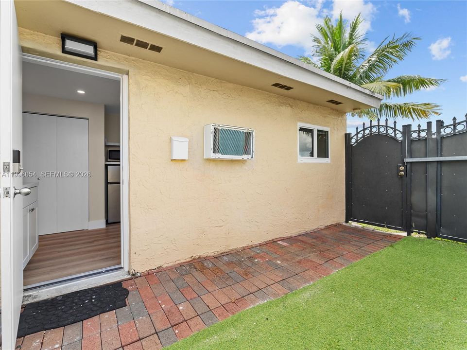 For Rent: $1,500 (1 beds, 1 baths, 1903 Square Feet)