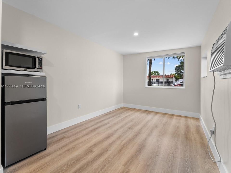 For Rent: $1,500 (1 beds, 1 baths, 1903 Square Feet)