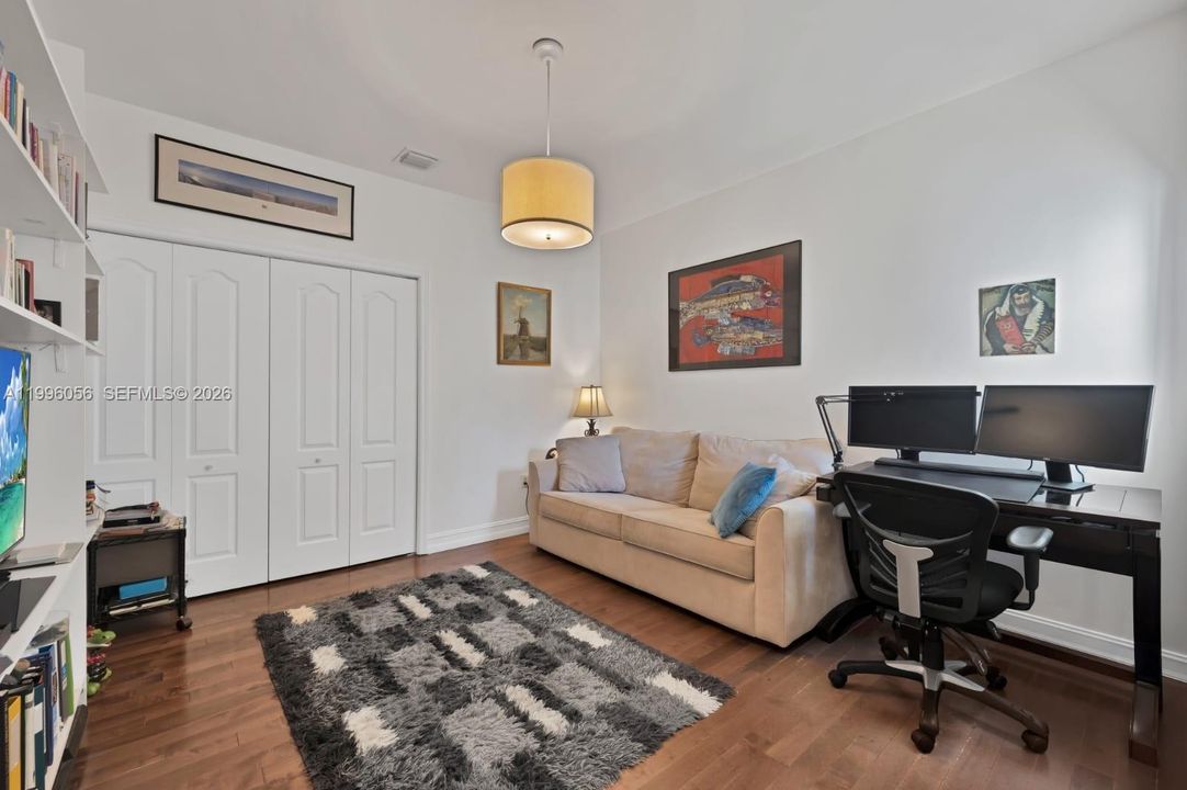 En Venta: $945,000 (3 camas, 2 baños, 2020 Pies cuadrados)