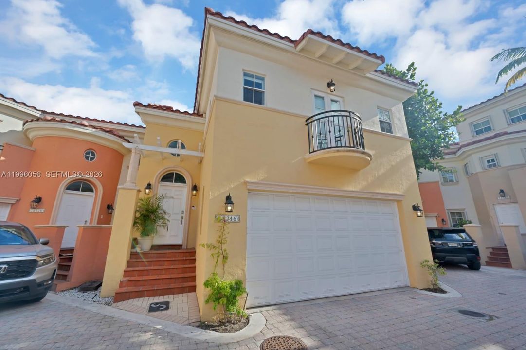 En Venta: $945,000 (3 camas, 2 baños, 2020 Pies cuadrados)