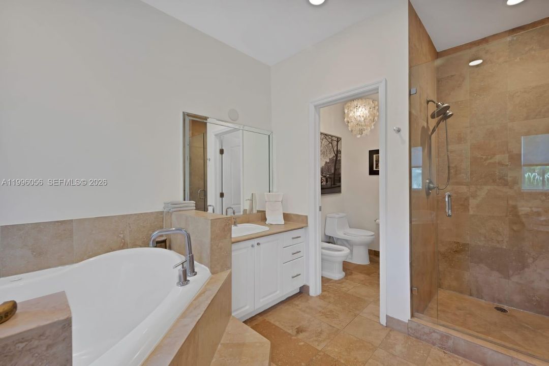 En Venta: $945,000 (3 camas, 2 baños, 2020 Pies cuadrados)