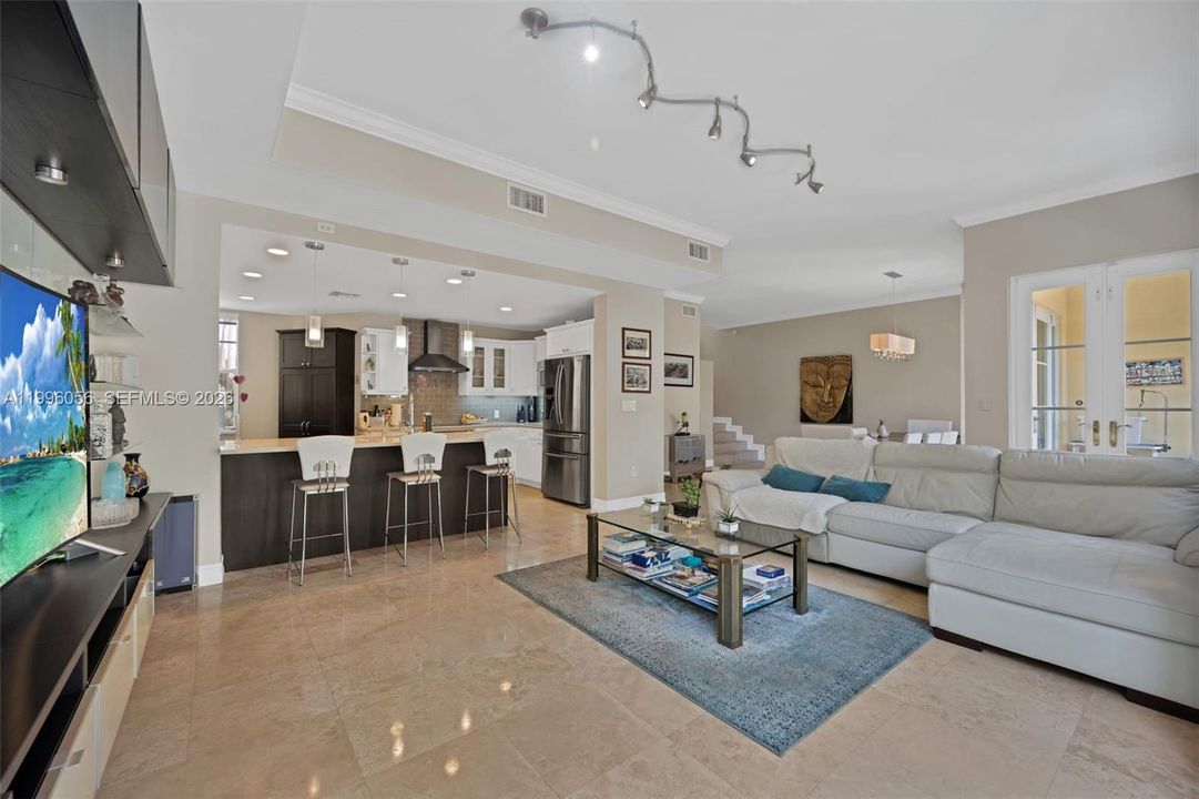 En Venta: $945,000 (3 camas, 2 baños, 2020 Pies cuadrados)