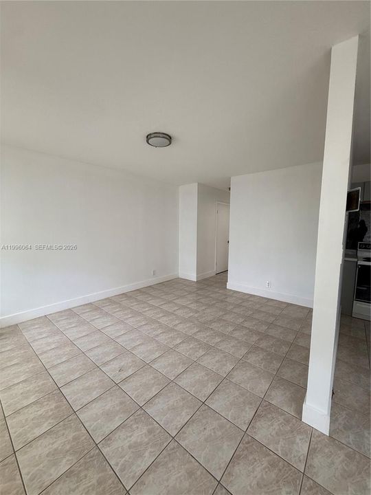 Active With Contract: $1,600 (1 beds, 1 baths, 2899 Square Feet)