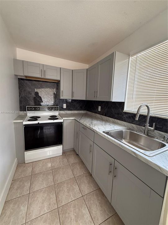 Active With Contract: $1,600 (1 beds, 1 baths, 2899 Square Feet)