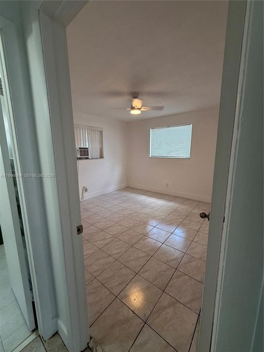 Active With Contract: $1,600 (1 beds, 1 baths, 2899 Square Feet)