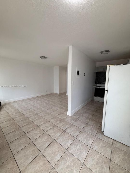Active With Contract: $1,600 (1 beds, 1 baths, 2899 Square Feet)