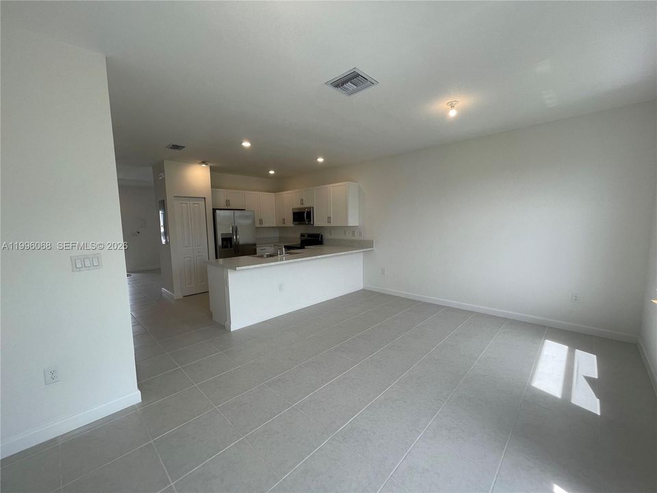 For Rent: $2,400 (3 beds, 2 baths, 0 Square Feet)