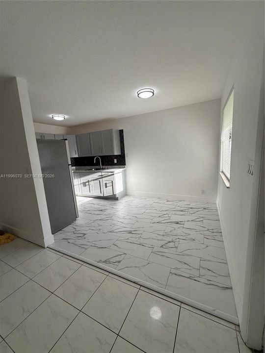 В аренду: $2,100 (2 спален, 1 ванн, 2899 Квадратных фут)