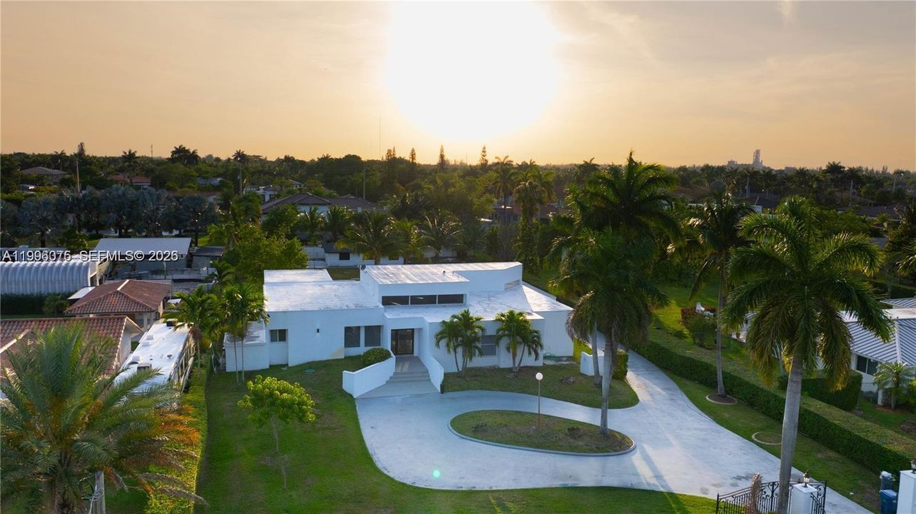 En Venta: $1,900,000 (5 camas, 4 baños, 3818 Pies cuadrados)