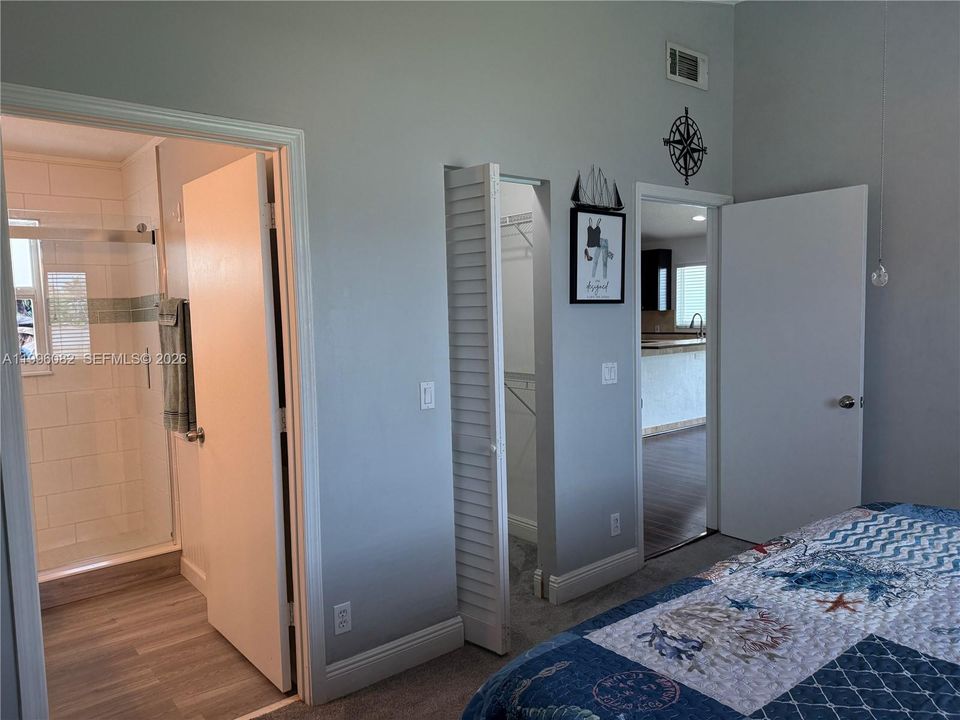 Master Bedroom w/Walking Closet