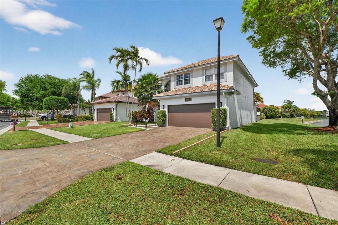 For Sale: $870,000 (4 beds, 2 baths, 2680 Square Feet)